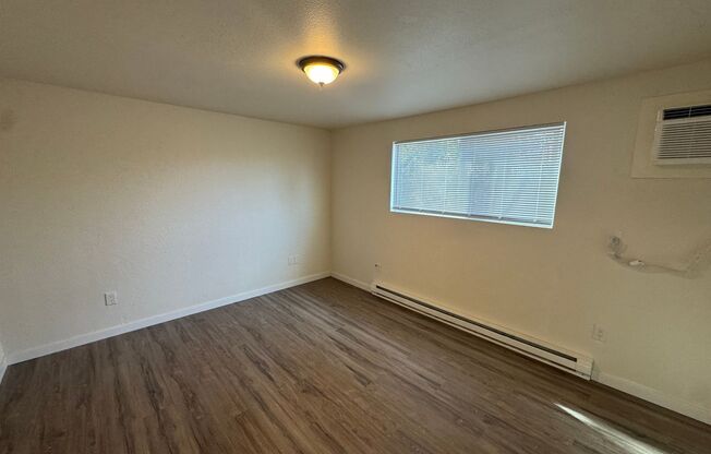 1 bed, 1 bath, $870, Unit Unit 4