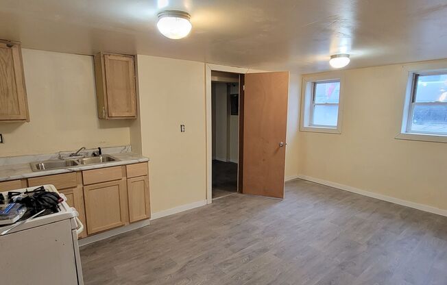 2 beds, 1 bath, 700 sqft, $900, Unit Lower