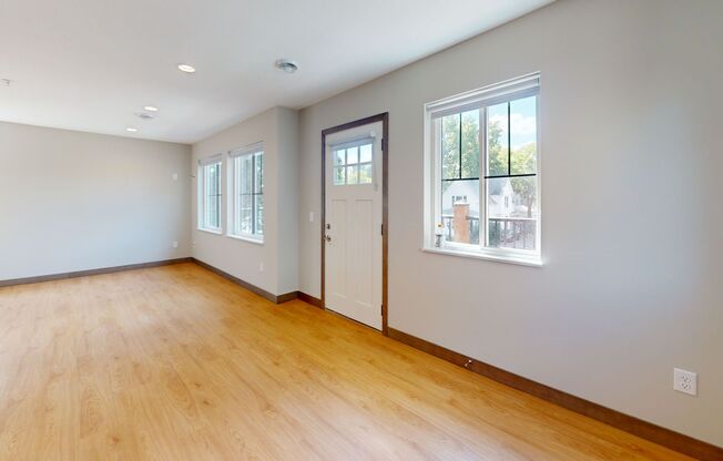 1215 8th St SE (Triplex)