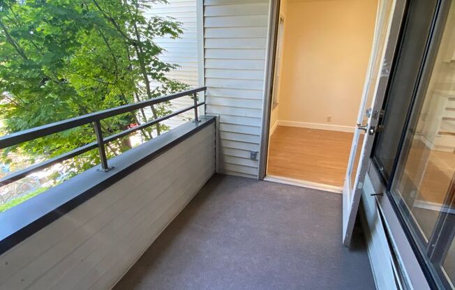 2 beds, 2 baths, 900 sqft, $2,795, Unit 207