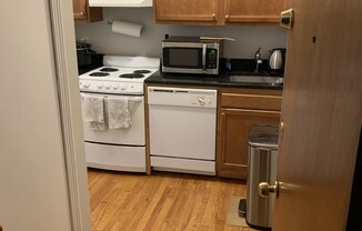 1 bed, 1 bath, $2,600, Unit 12