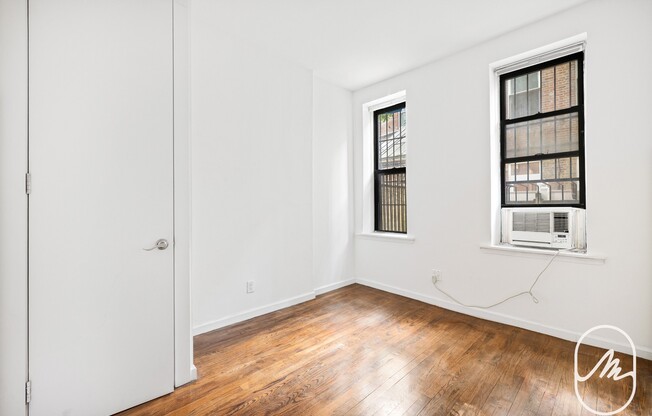 454 W 22 ST