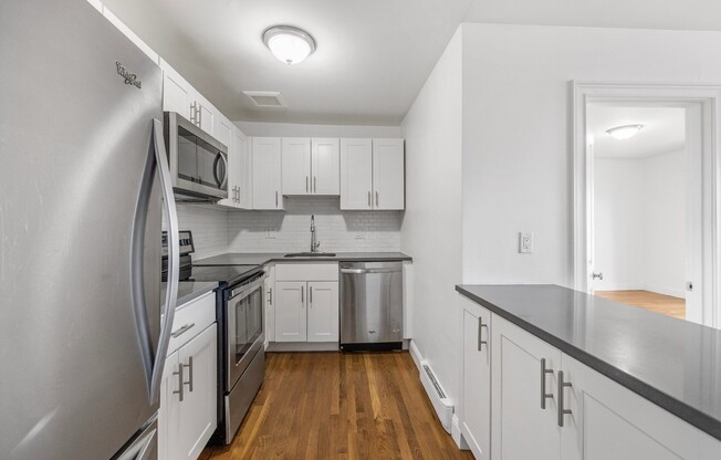 2 beds, 2 baths, 847 sqft, $2,650, Unit 5