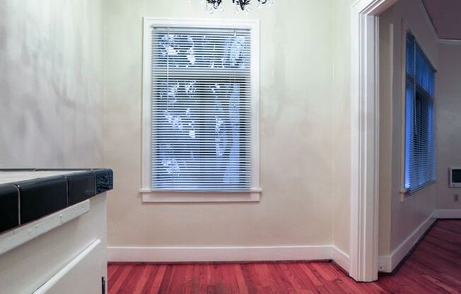Studio, 1 bath, 425 sqft, $1,300, Unit 102