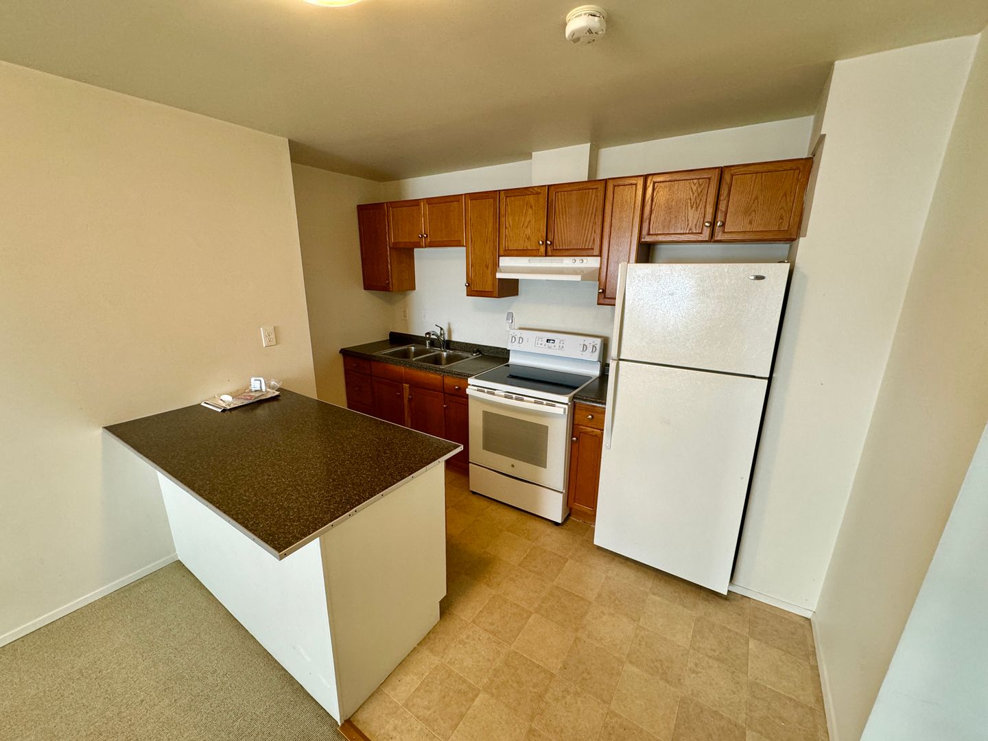 Fantastic 2 Bedroom on the East Slope of Magnolia! One Months rent concession!!