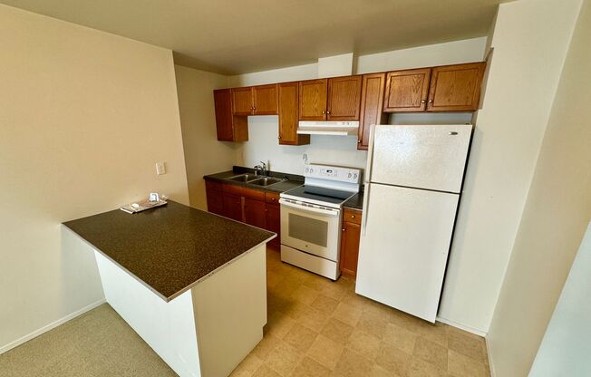 Fantastic 2 Bedroom on the East Slope of Magnolia! One Months rent concession!!