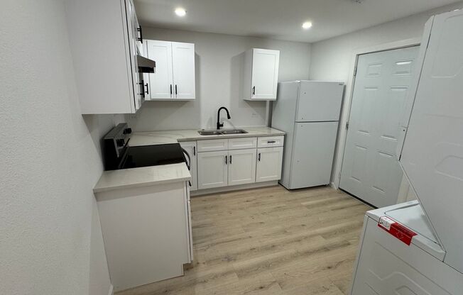 Studio, 1 bath, 365 sqft, $900, Unit Unit 6