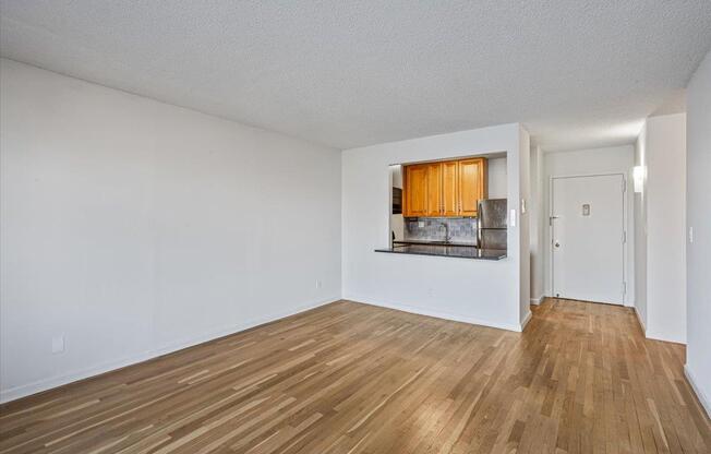 2 beds, 2 baths, $4,200, Unit 14R