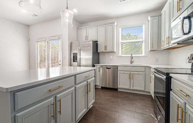 5581 OAK BND PL
