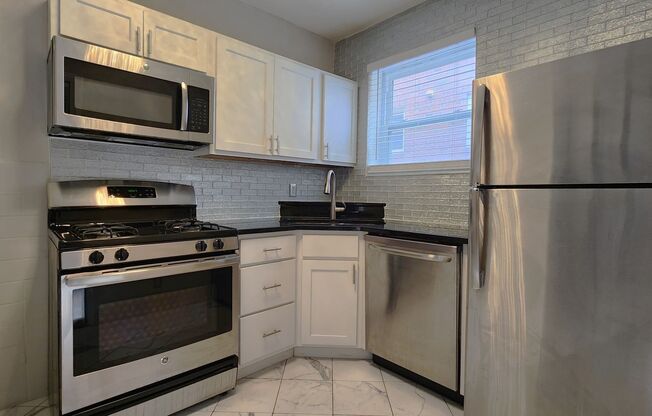 7512 Cromwell