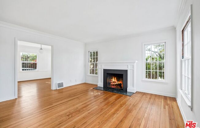 5818 W 8 ST