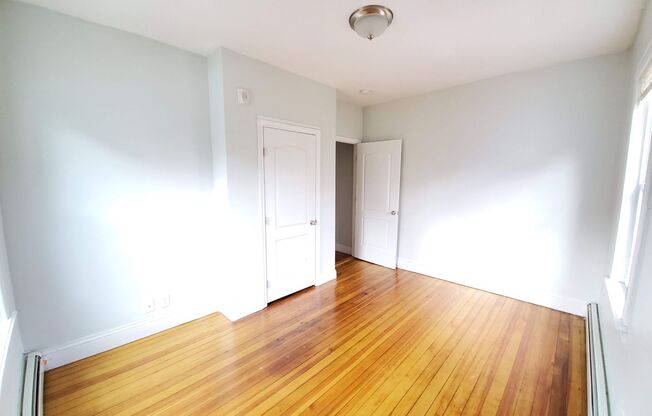 Fantastic 3 Bed 1 Bath, 1 Off Street Parking Spot - Close to Hope St and Miriam Hosptial
