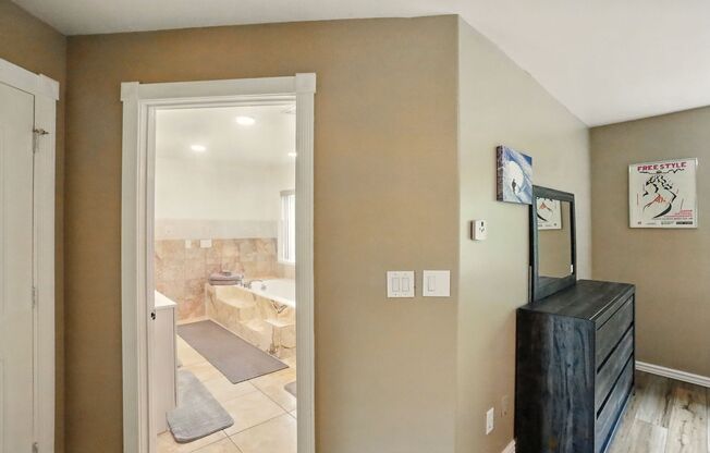 Short Term Rental! Beautiful Fully furnished 4 bedroom 2.5 bath