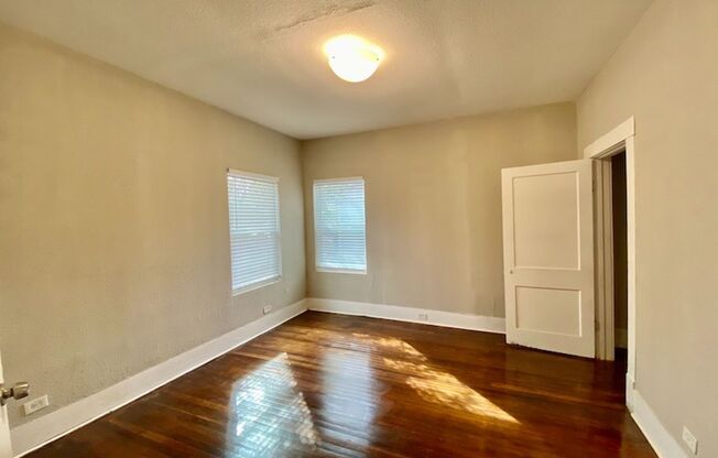 2 beds, 1 bath, $1,095