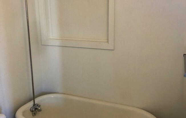 Studio, 1 bath, 290 sqft, $1,395, Unit Unit 309