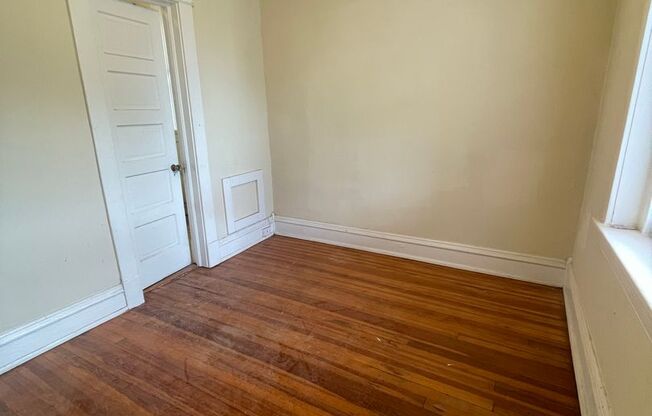 2 beds, 1 bath, $1,595, Unit Apt. 05