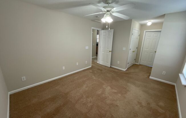 1 bed, 1 bath, 871 sqft, $1,225, Unit 2758-5