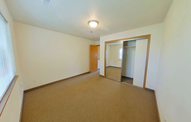 3 beds, 1.5 baths, $2,400, Unit 2