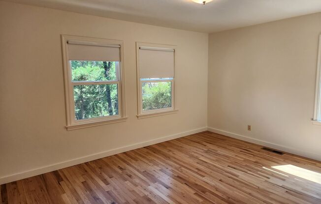 3 beds, 1 bath, $2,600