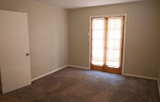 3 beds, 2 baths, $1,650