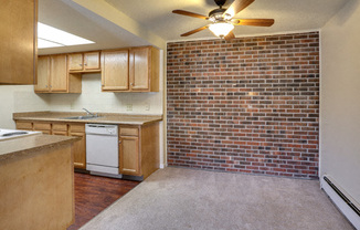 London Towne Apartments â Dining Area - Appliances Included - 24 Hour Emergency Maintenance - Garbage Disposal â Dishwasher - Ask for a Tour - Pet Friendly