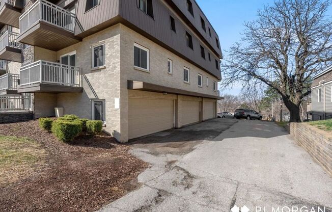 2 beds, 1 bath, 825 sqft, $1,045, Unit 205