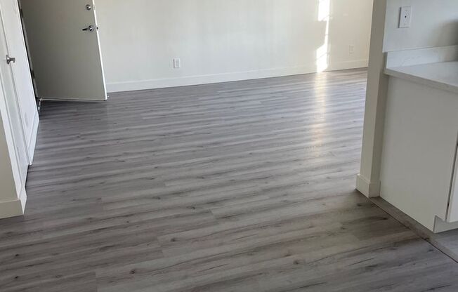 1757 Longwood Ave. Los Angeles, CA. 90019