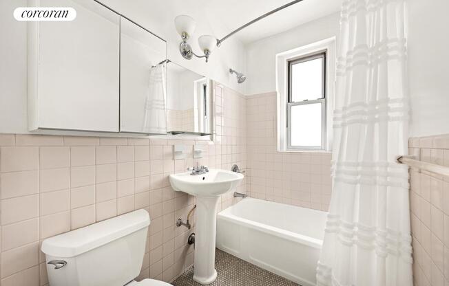 Studio, 1 bath, $4,300, Unit 2L
