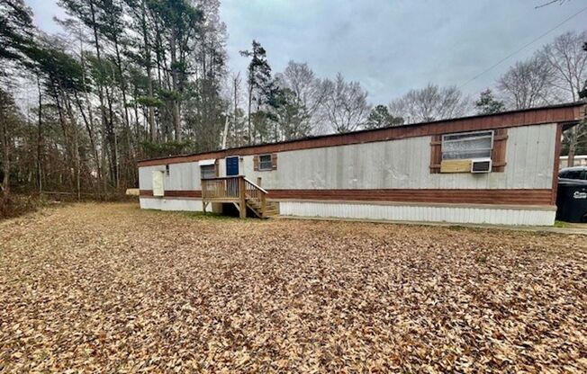 Adorable 3 bedroom 2 bath Mobile Home located it Dallas