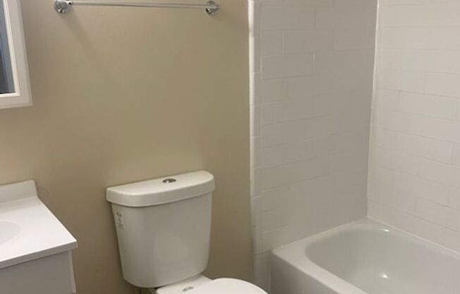 1 bed, 1 bath, 625 sqft, $1,205, Unit B05