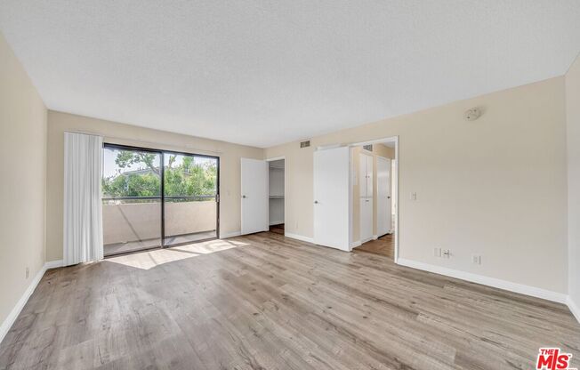6212 FULTON AVE