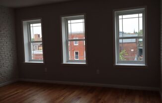 Studio, 1 bath, 420 sqft, $950, Unit Unit #5