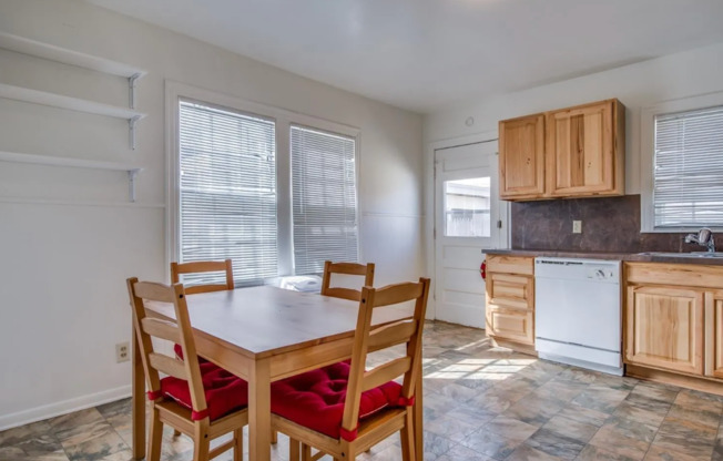 2 beds, 2 baths, $1,295