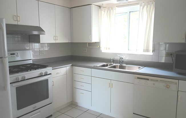 140 GRN BAY RD