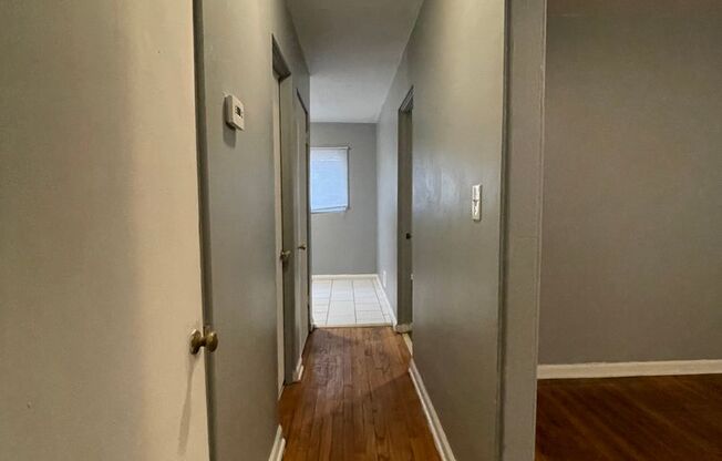 Cozy 2 Bedroom/ 1 Bathroom Home in Gary, IN