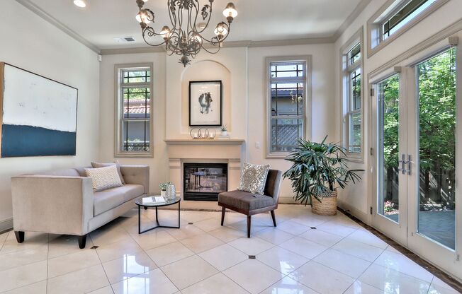 Saratoga 5 Bedrooms with Free Electricity from Solar System