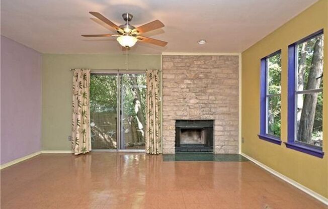 2 Bed/1.5 Bath w/ 2nd Living Room