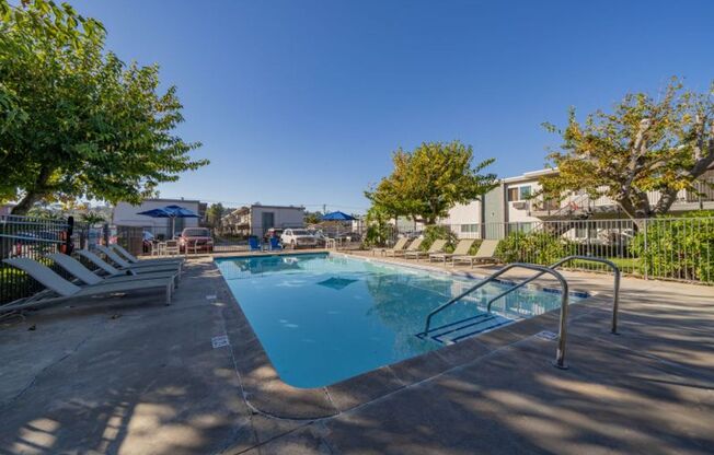 3 beds, 2 baths, 1,200 sqft, $2,900, Unit 633-35