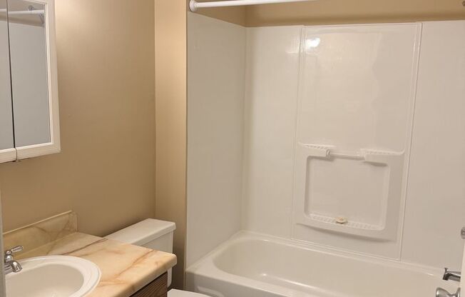 1 bed, 1 bath, 646 sqft, $795, Unit 350F
