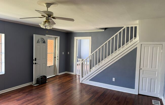 Cozy & Charming 3BR/2BA Home in Lenoir City – Newly Remodeled with Private Yard & Relaxing Porch!