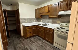 2 beds, 1 bath, $795, Unit Unit 05