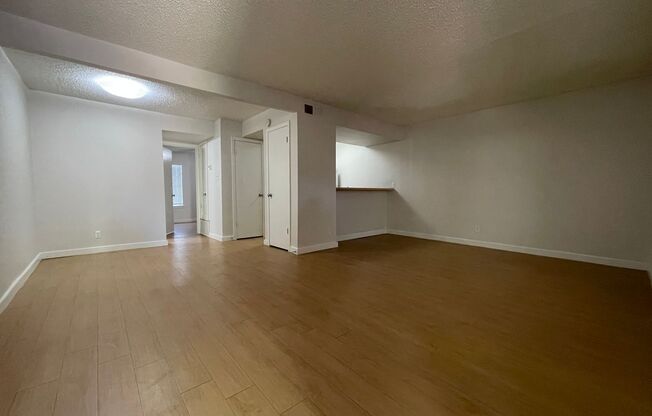 1 bed, 1 bath, 700 sqft, $999, Unit ELP2200-105