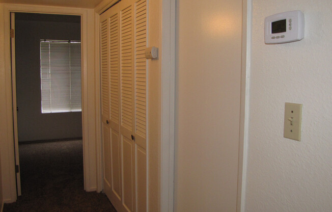 2 beds, 1 bath, $1,400, Unit B