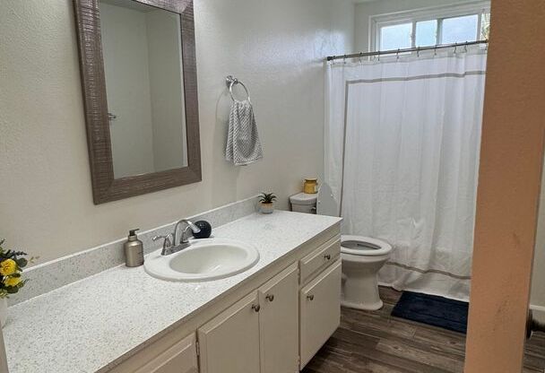 2 beds, 1 bath, 704 sqft, $1,995, Unit 202