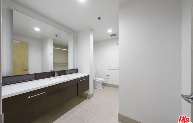 1 bed, 1 bath, 960 sqft, $3,000, Unit 1017