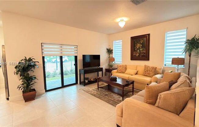 8388 NW 49th St th 8388, Doral, FL 33166