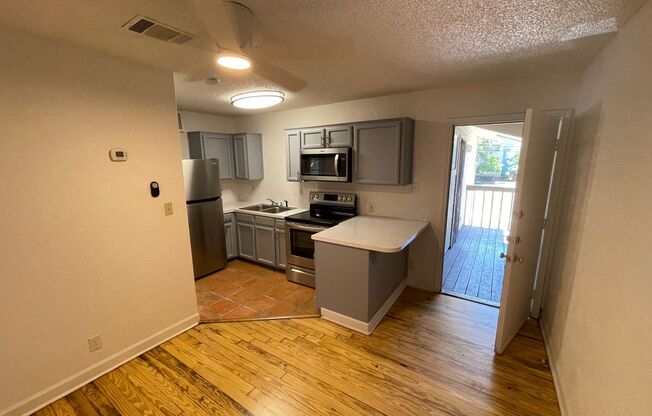 1 bed, 1 bath, $895