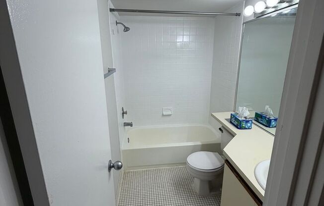 Studio, 1 bath, $1,400, Unit 405
