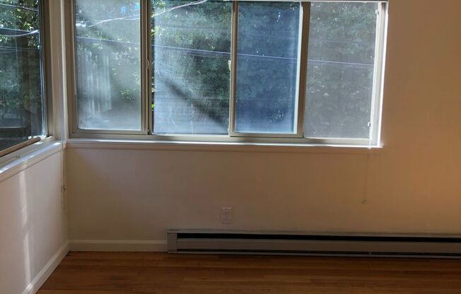 2 beds, 1 bath, 810 sqft, $2,275, Unit 01