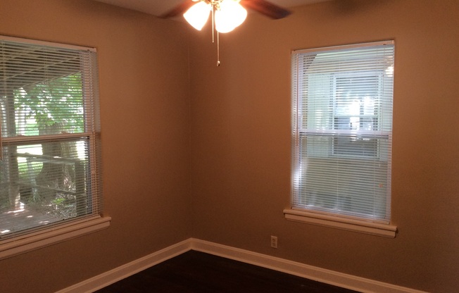 2 beds, 1 bath, $995